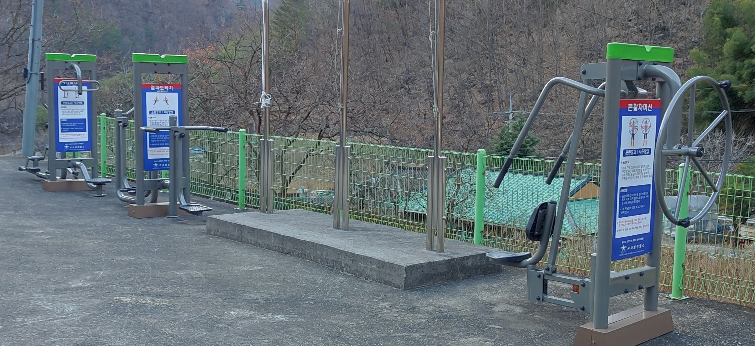 산기리 마을 회관 앞 야외운동기구 1