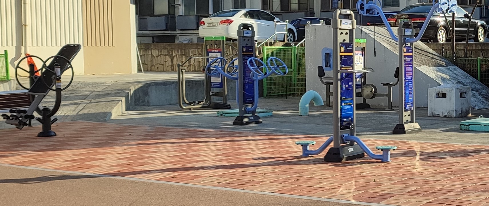 도계 구주공아파트 놀이터 내 야외운동기구 1