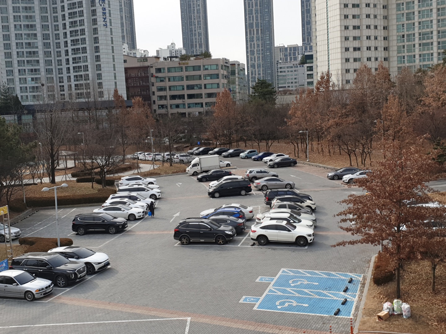 새아침공원 도서관 주차장 2