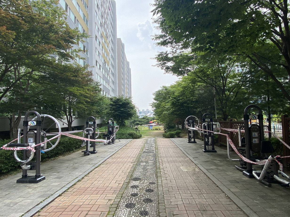 한마음아파트 내 야외운동기구 1