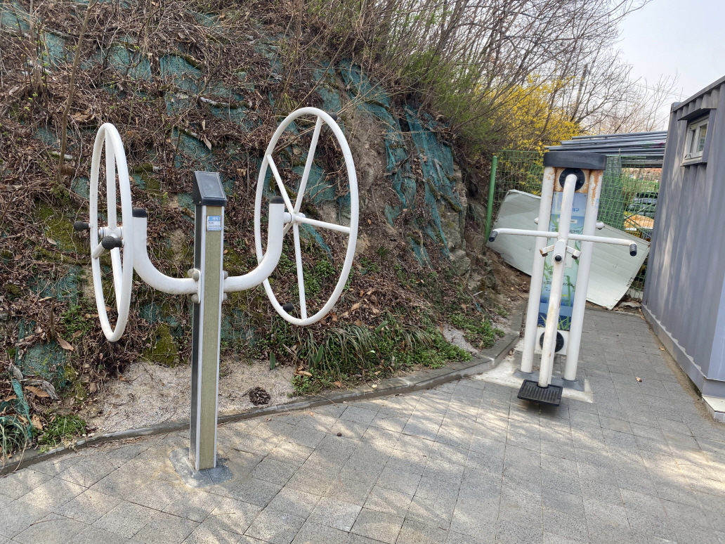 신일경로당 뒤 야외운동기구 1