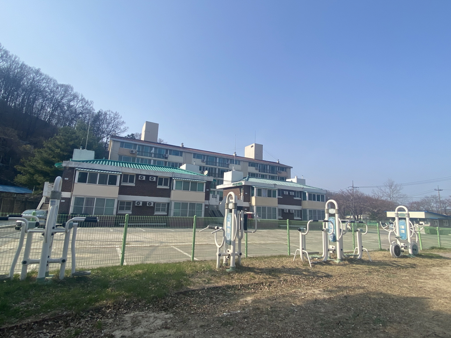 장동 무궁화아파트 야외운동기구 1