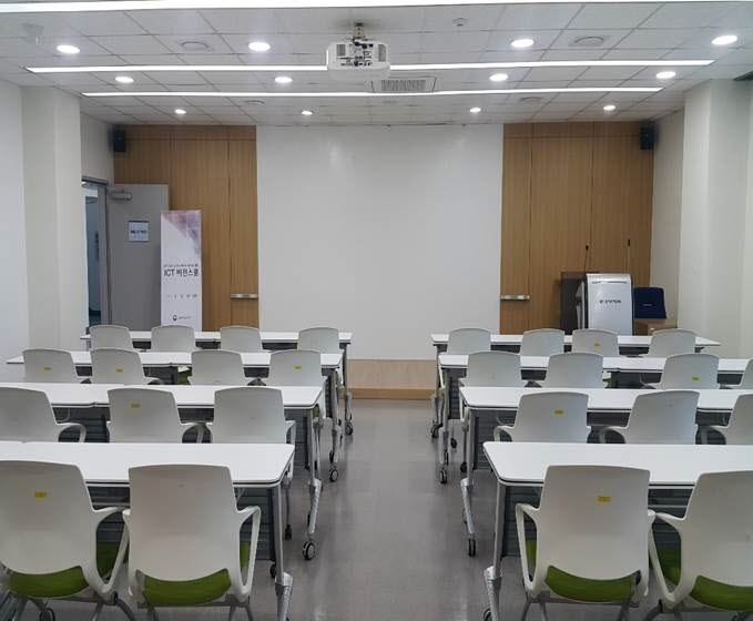 한국지능정보사회진흥원 제주글로벌센터 본관(정보화교육장2) 1