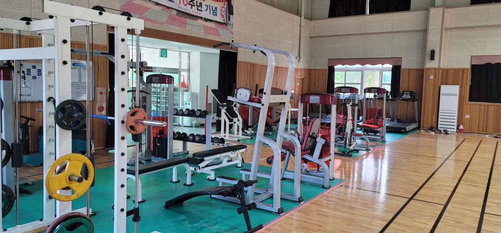 춘양면실내체육관 체력단련장 2