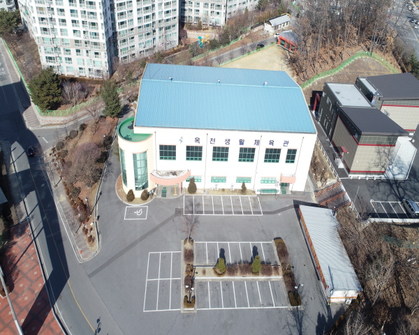옥천생활체육관 주차…