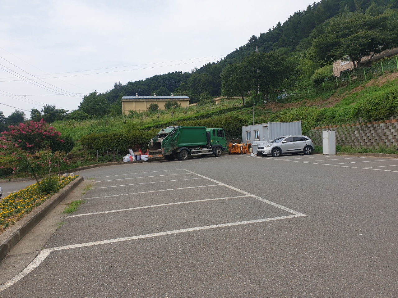 복수면사무소 주차장…
