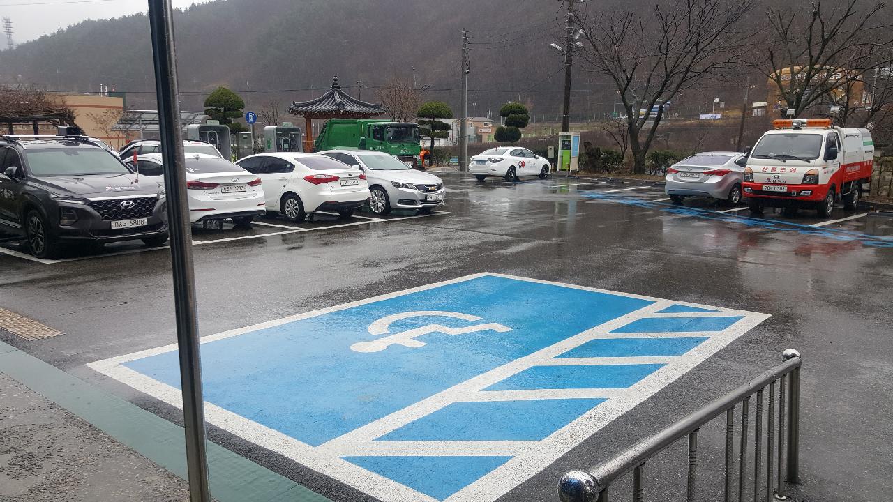신기면 행정복지센터 주차장