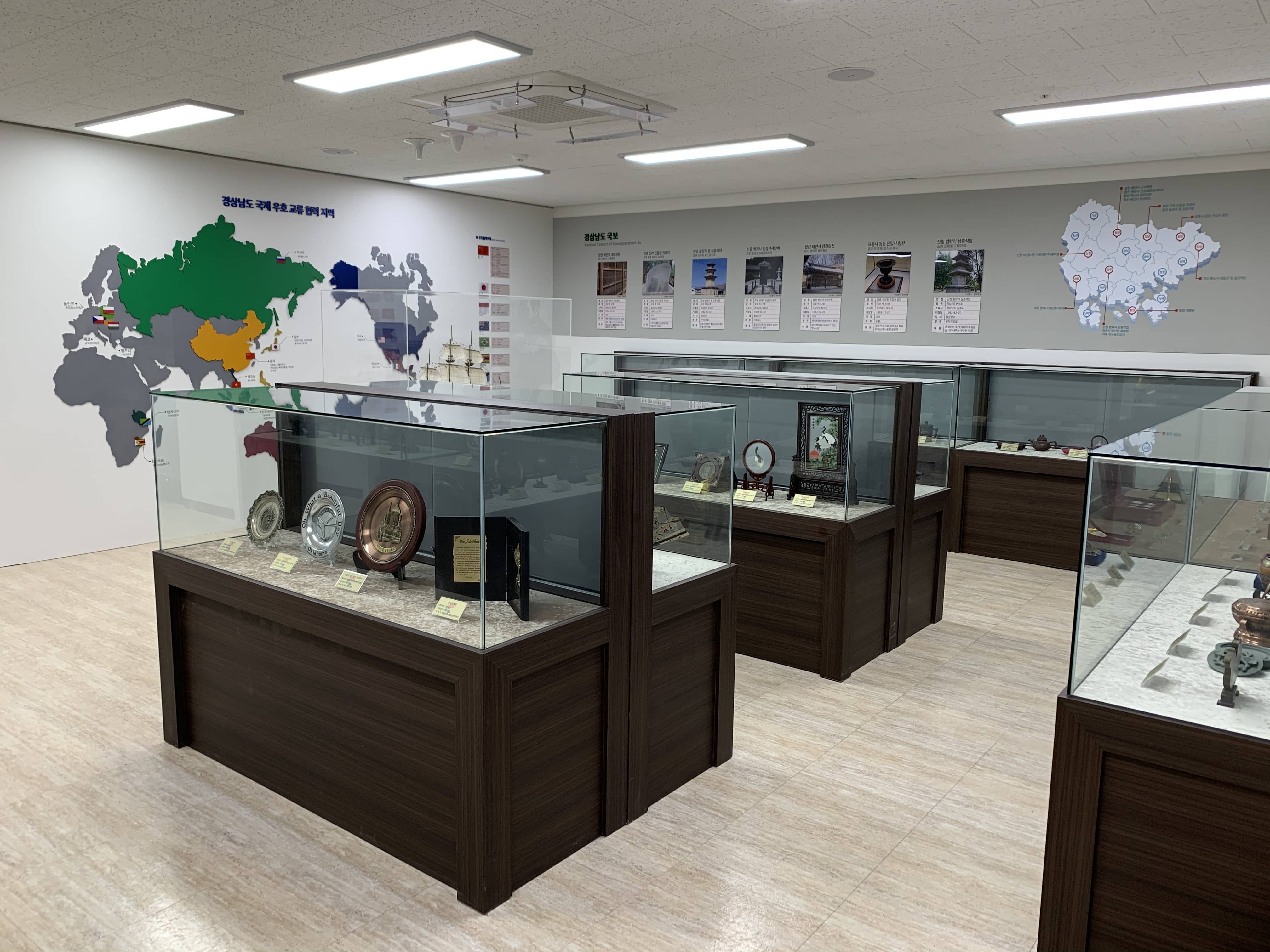 경상남도기록원 행정박물전시실 1