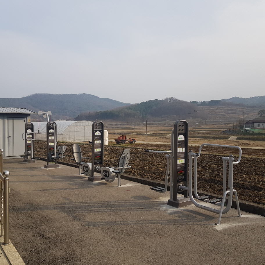 운산2리 마을회관 야외운동기구 1