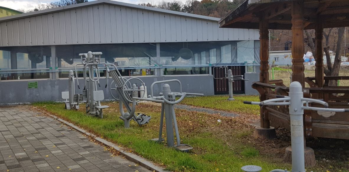 면 노인회관 내 동네체육시설 1