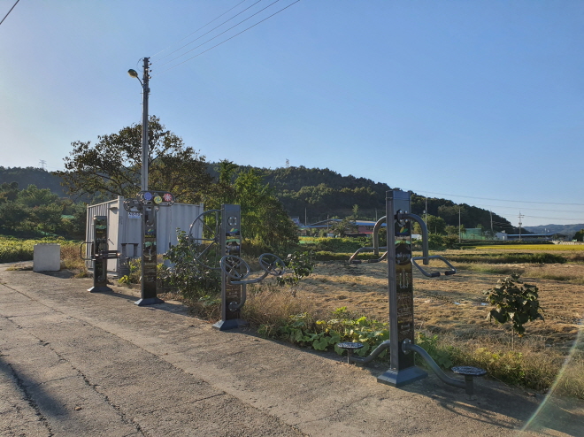 녹문리 마을회관 야외운동기구 1