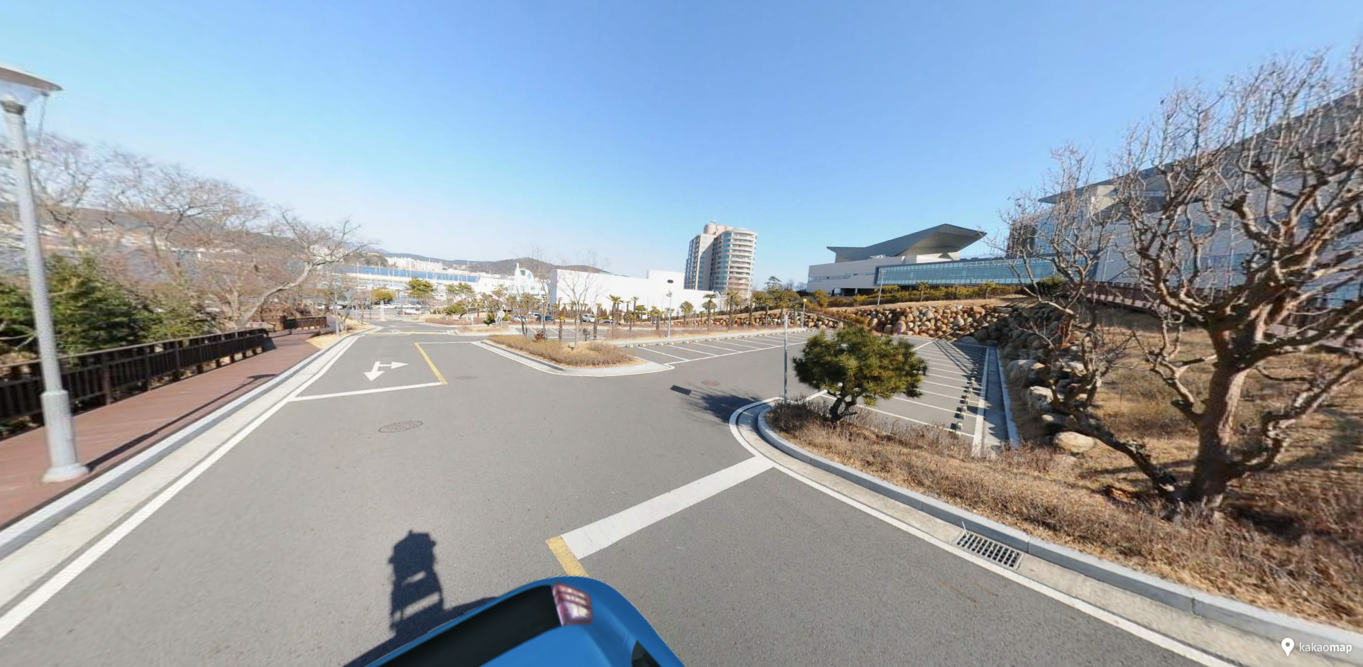 통영국제음악당 본관 및 본관 앞 1