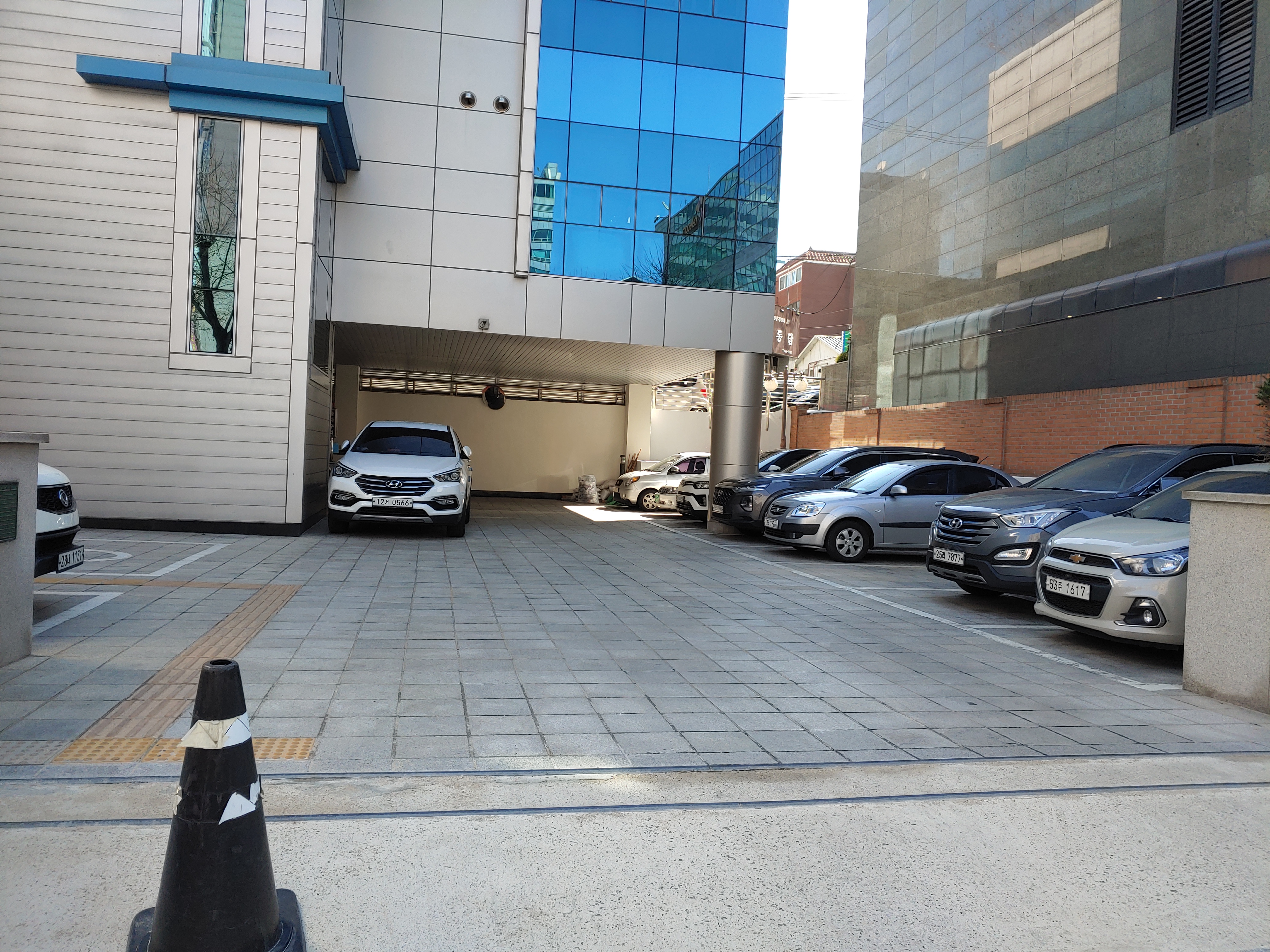 경인지방통계청인천사무소 본관앞 1