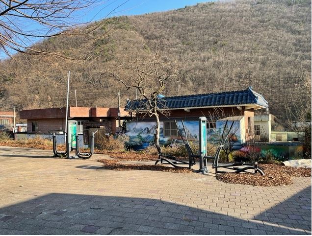 우곡마을회관 운동기구 1