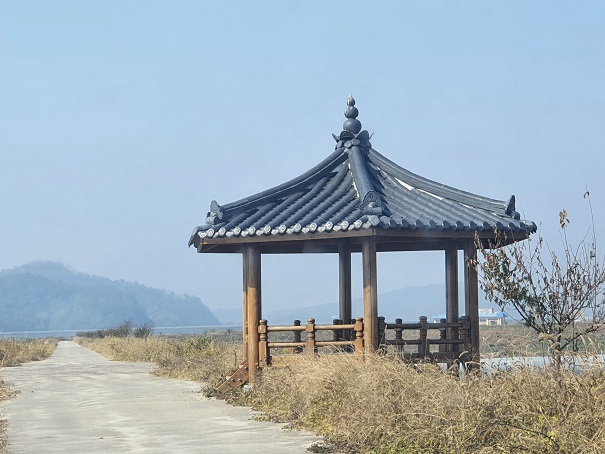 적곡제방 쉼터 1