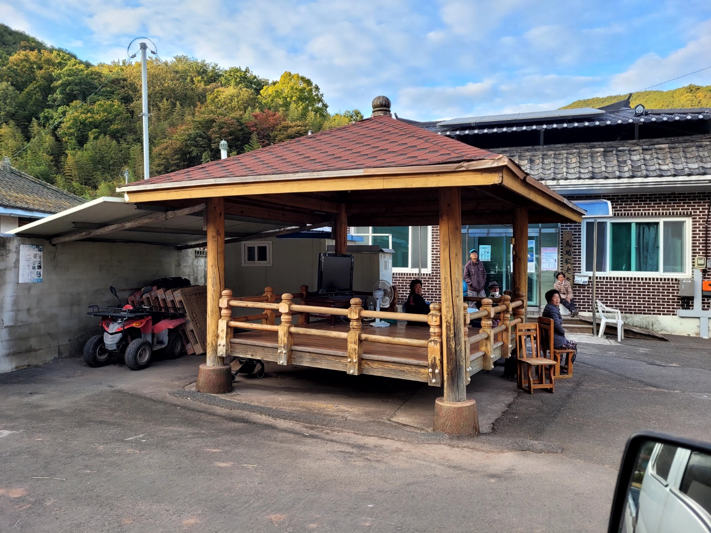 유곡면 마장마을회관(경로당) 앞 쉼터 1