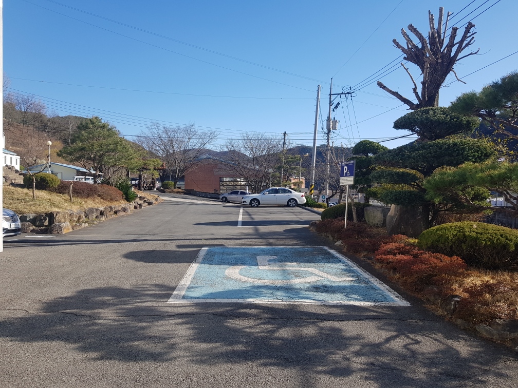 궁류면사무소 본관앞 1