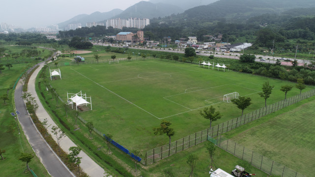 가산수변공원 축구장 1