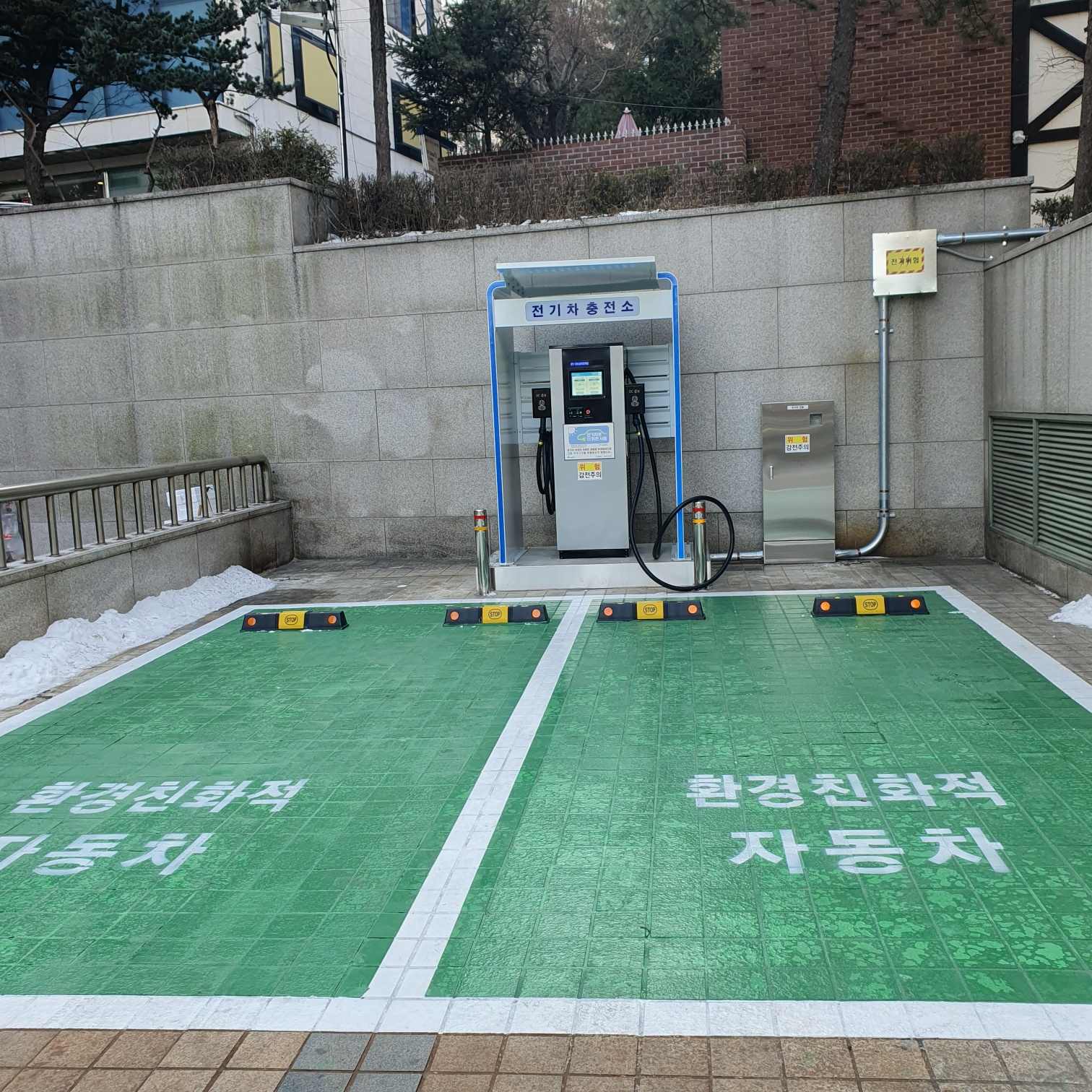 전기차 급속 충전기…