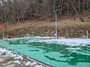 배드민턴장(모산봉 등산로 진입로) 1