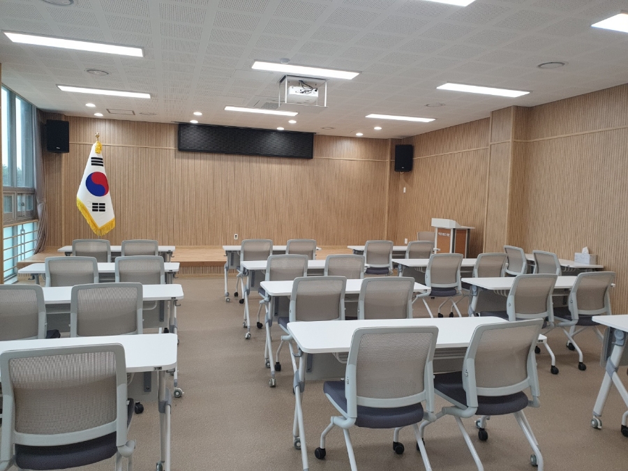 예산군립도서관 2층 다목적실 1