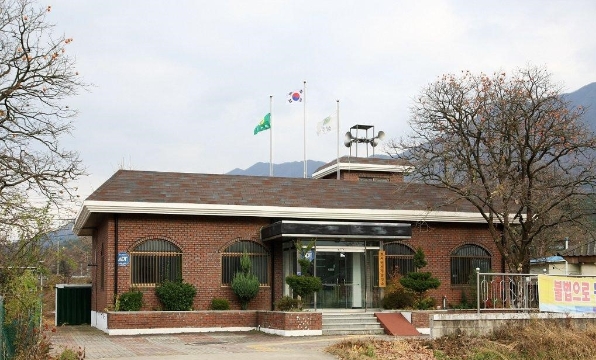 모서서부출장소 전정 주차장
