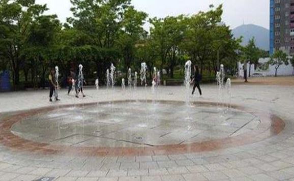 오조산근린공원 수경시설(바닥분수) 1