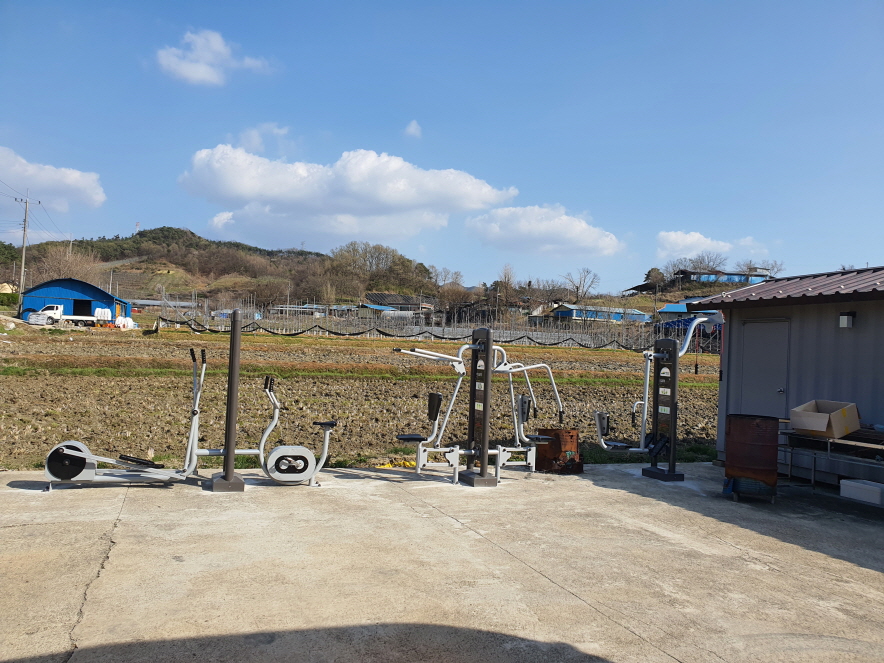 가지2리 마을회관 야외운동기구 1
