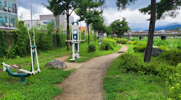 내곡교 밑 남대천둔치 야외운동기구 2