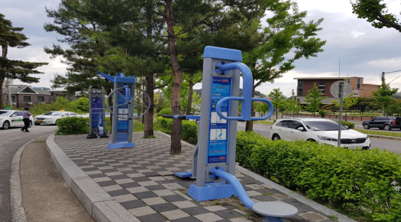 관대 정문 앞 운동기구 2