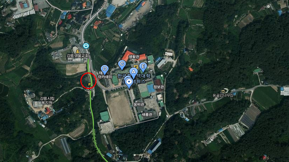 시립복지원 입구 야외운동기구