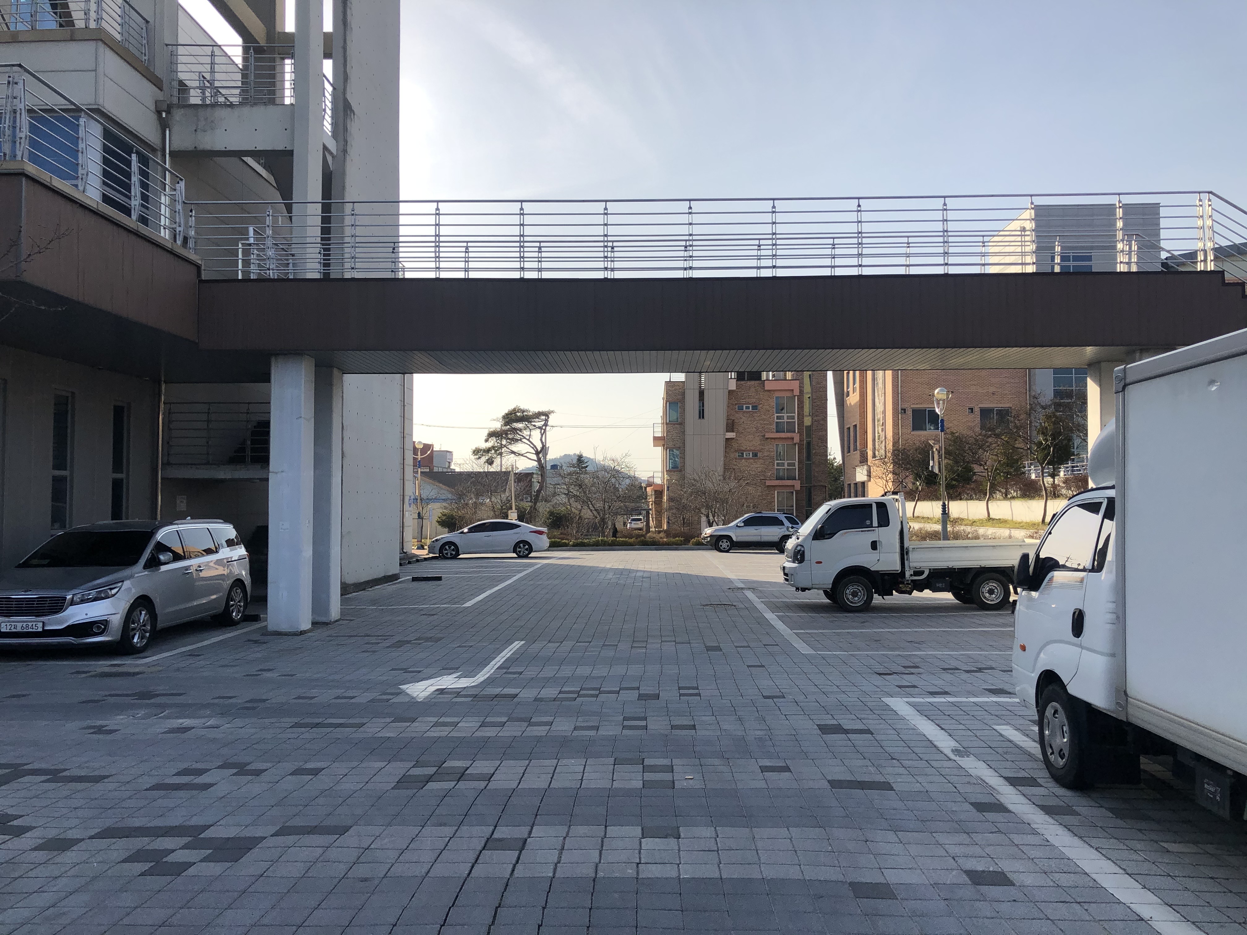 정읍시립중앙도서관 도서관 앞 3