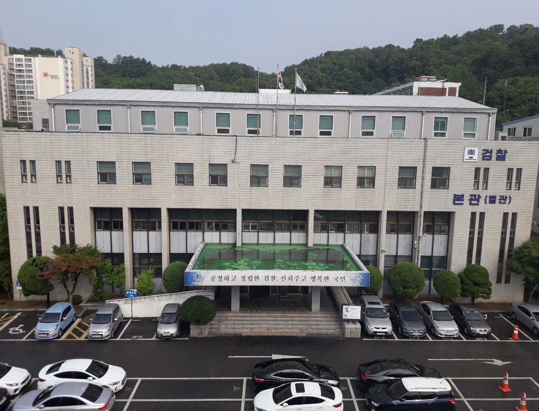 수원지방검찰청 성남지청 본관앞 지상주차장 2