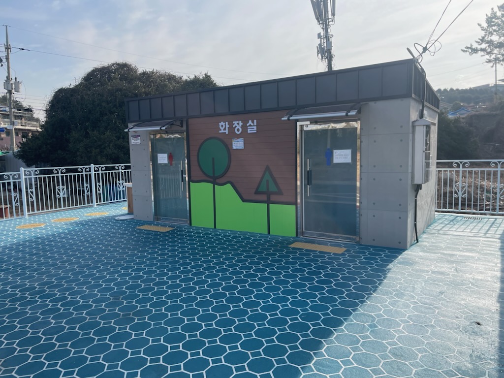 신향마을 입구 공중화장실 1