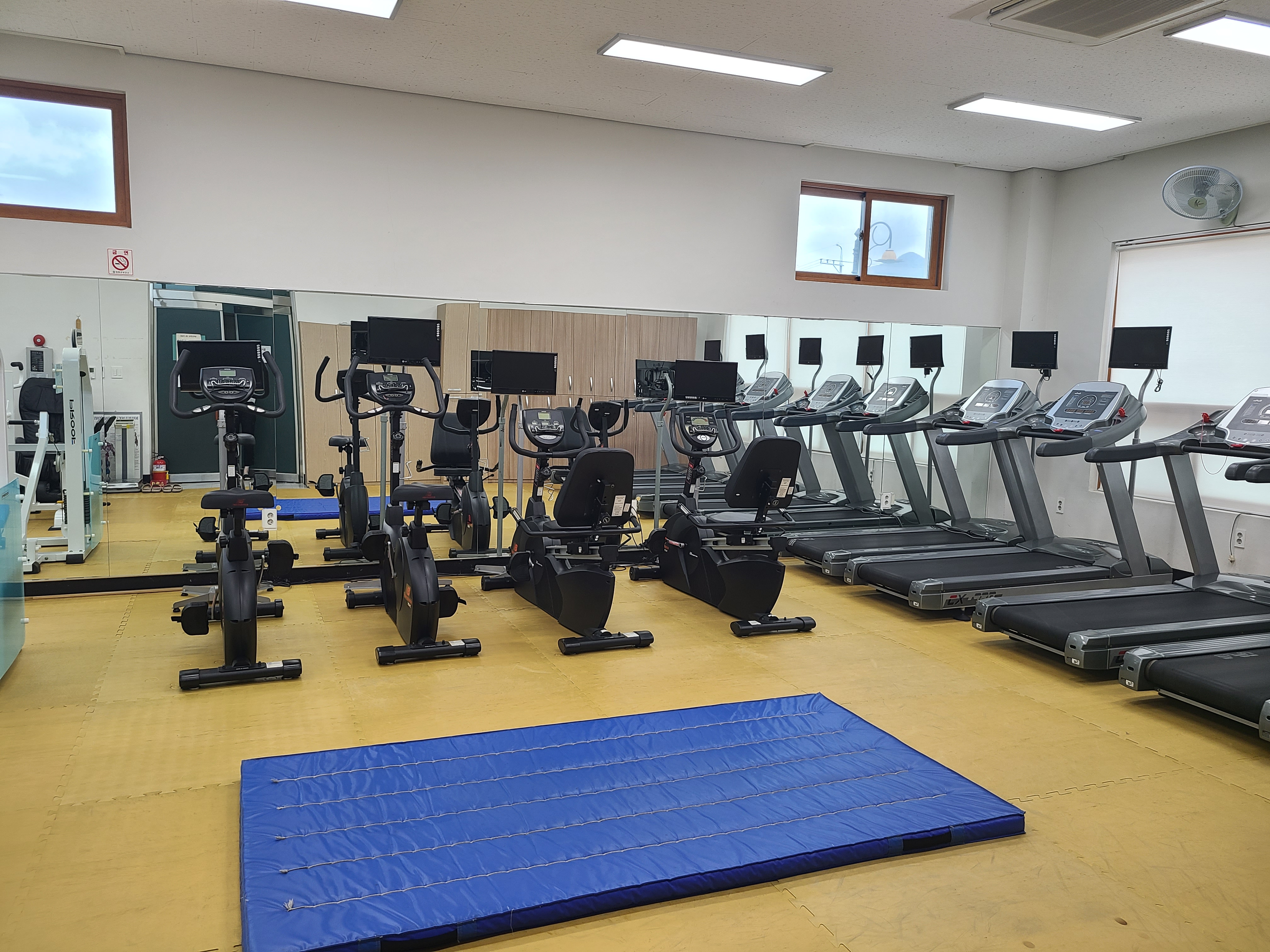 추풍령면민회관 본관1층(체력단련실) 1