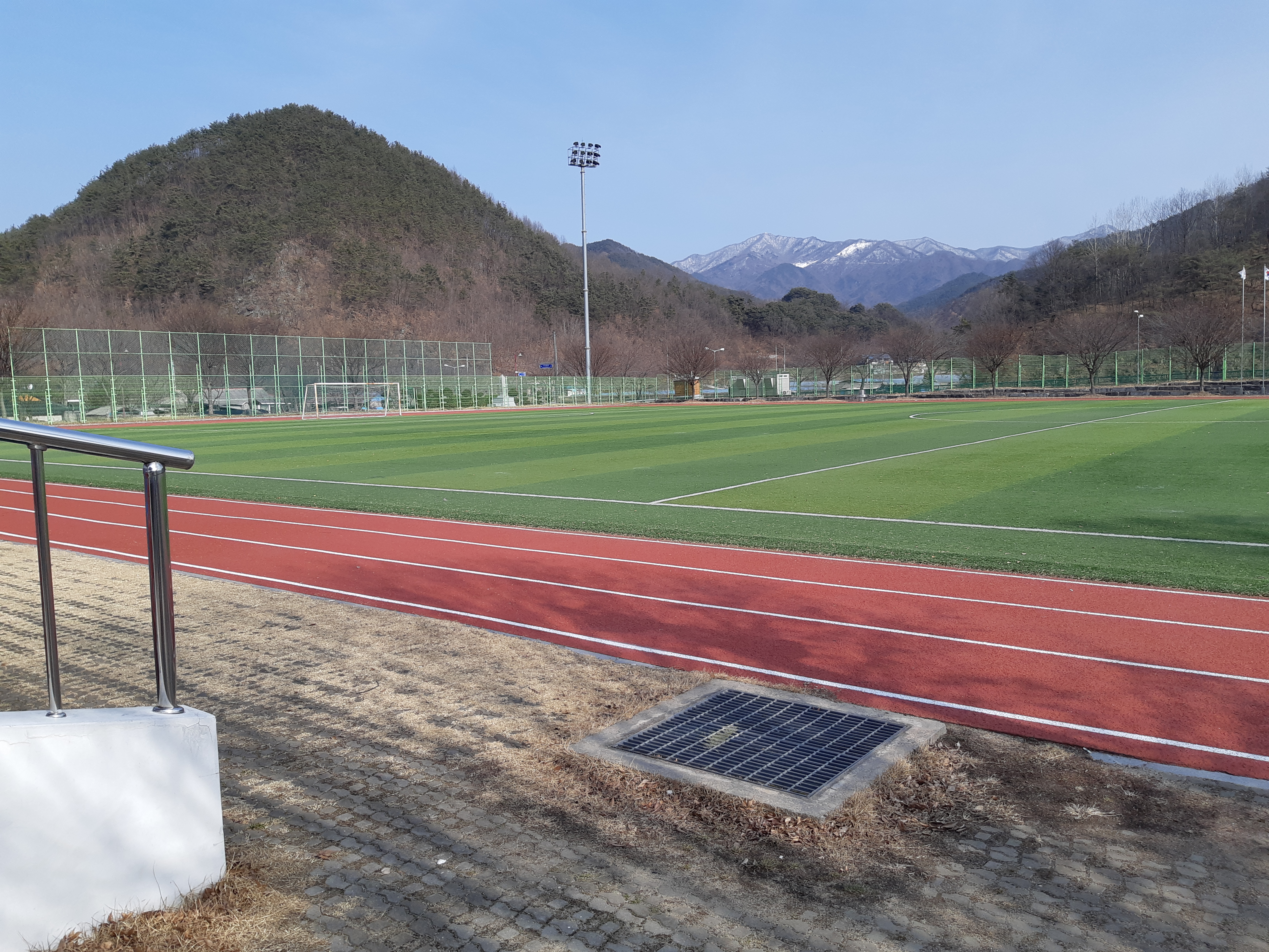 설천행정복지센터 본관 뒤 설천면생활체육공원 1