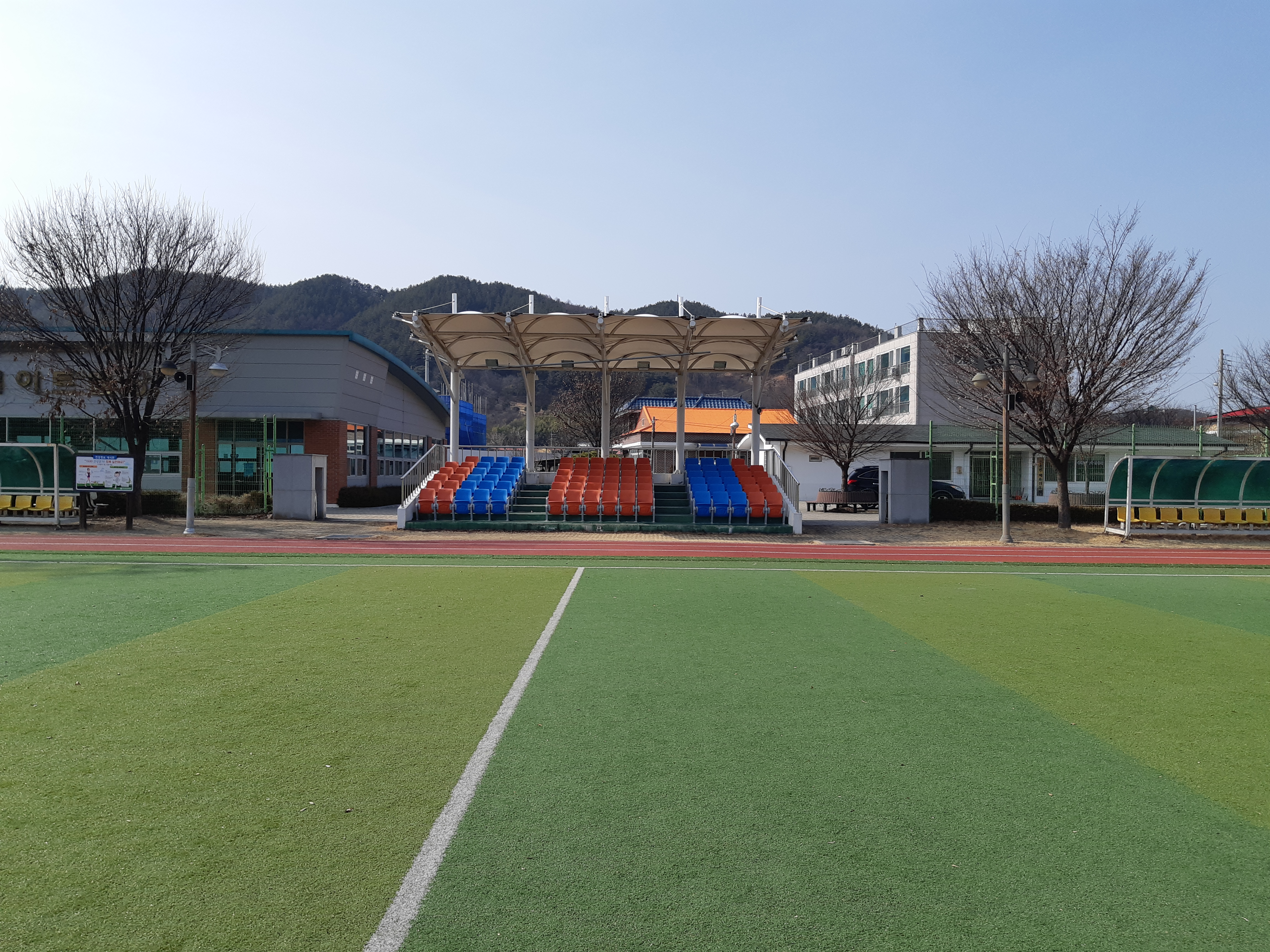 설천행정복지센터 본관 뒤 설천면생활체육공원 3