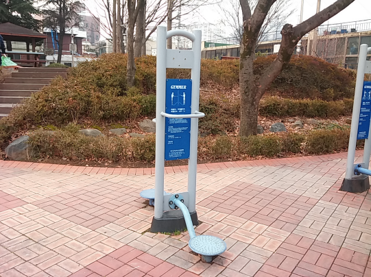 봉선어린이공원 야외운동기구(허리돌리기) 1