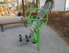 월산2어린이공원 야외운동기구(거꾸리) 1