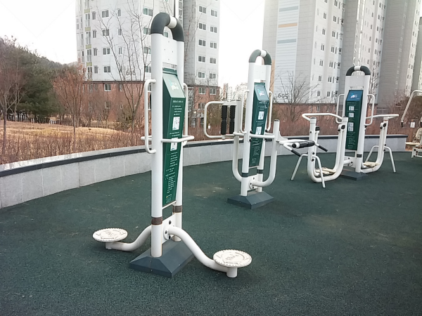 쟁이마당어린이공원 야외운동기구(허리돌리기) 1