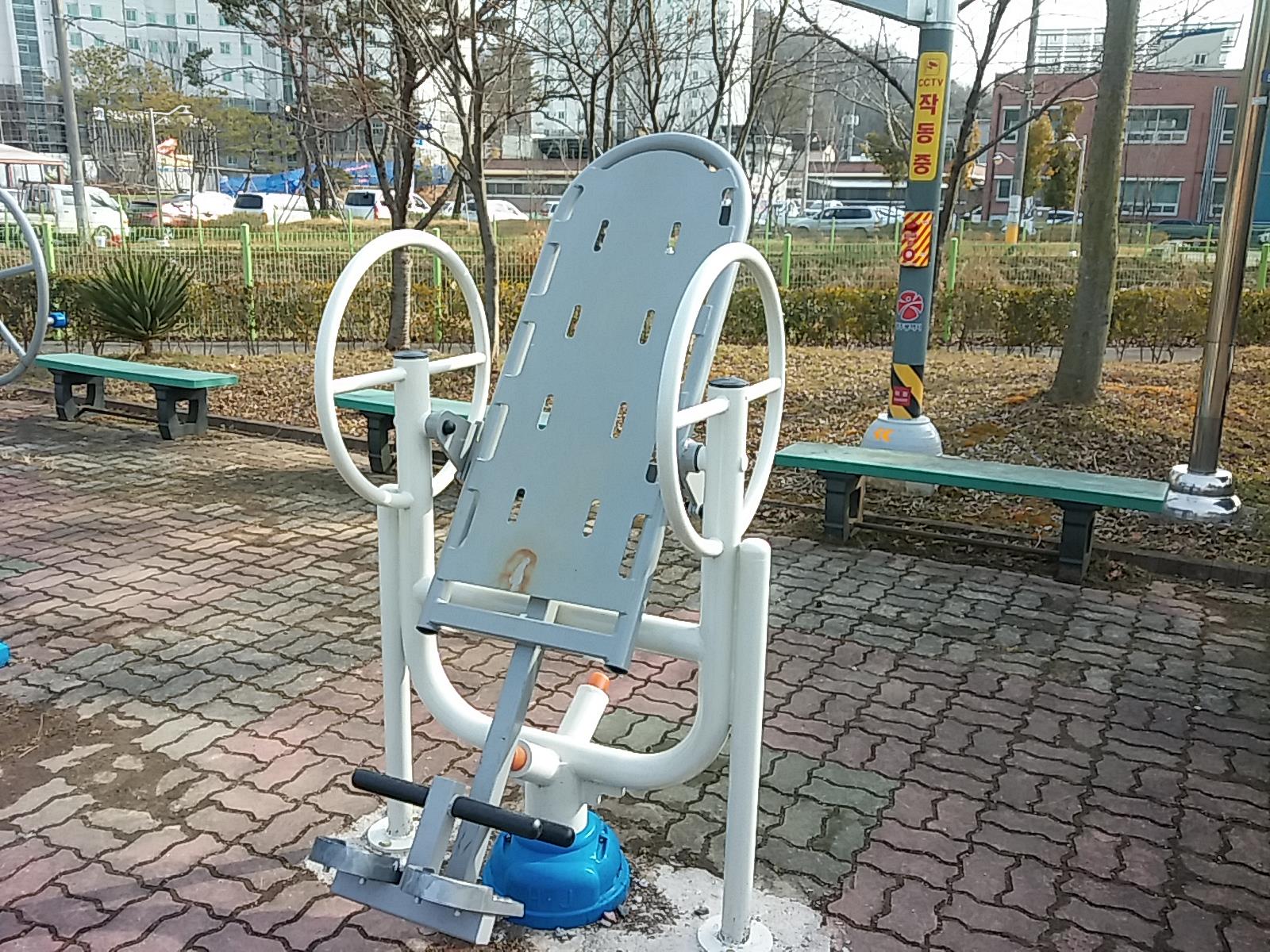 향등어린이공원 야외운동기구(거꾸리) 1