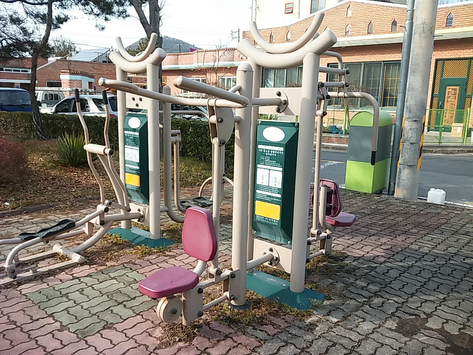 향등어린이공원 야외운동기구(혼합풀웨이트) 1