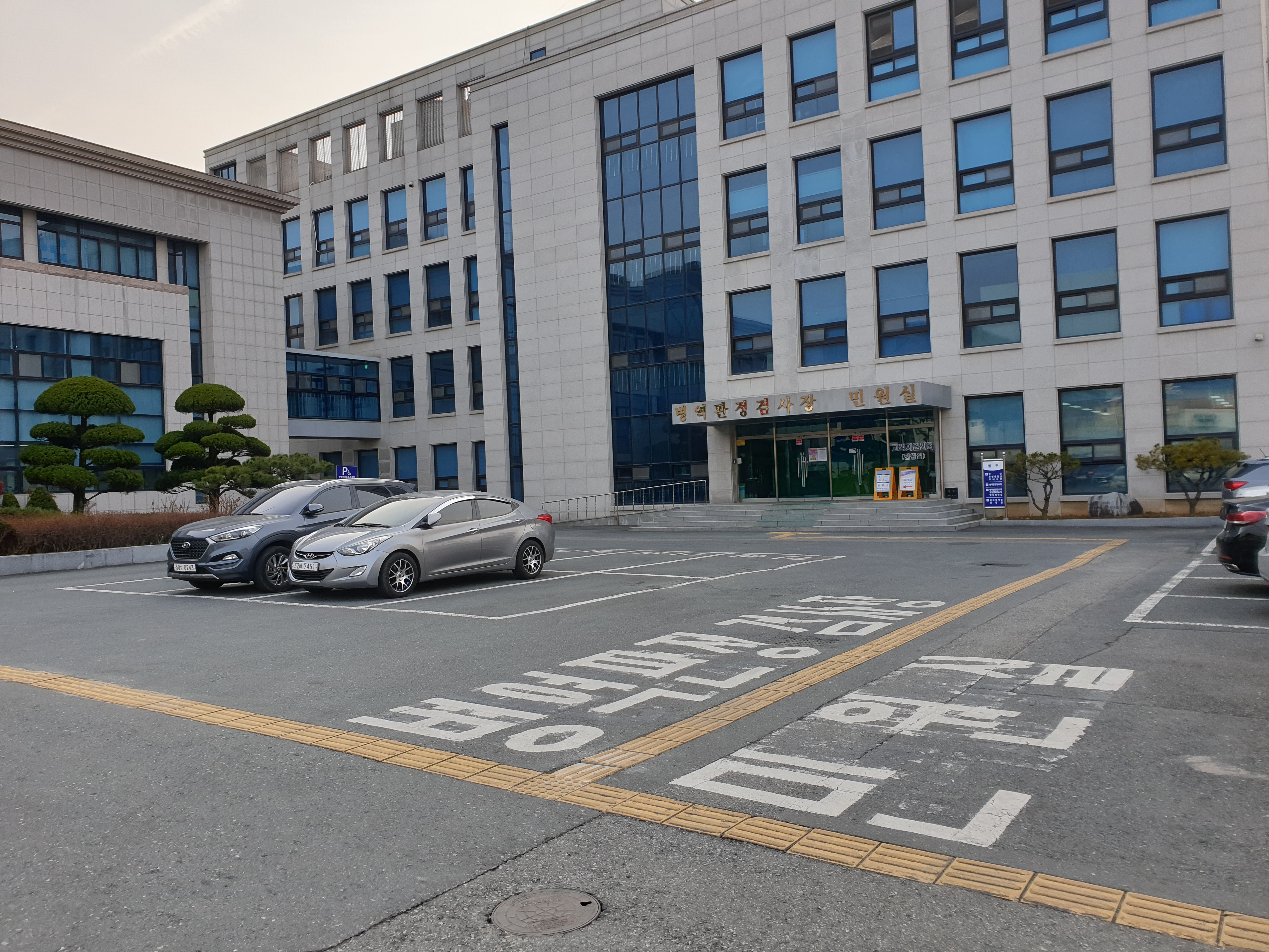 전북지방병무청 본관앞 3
