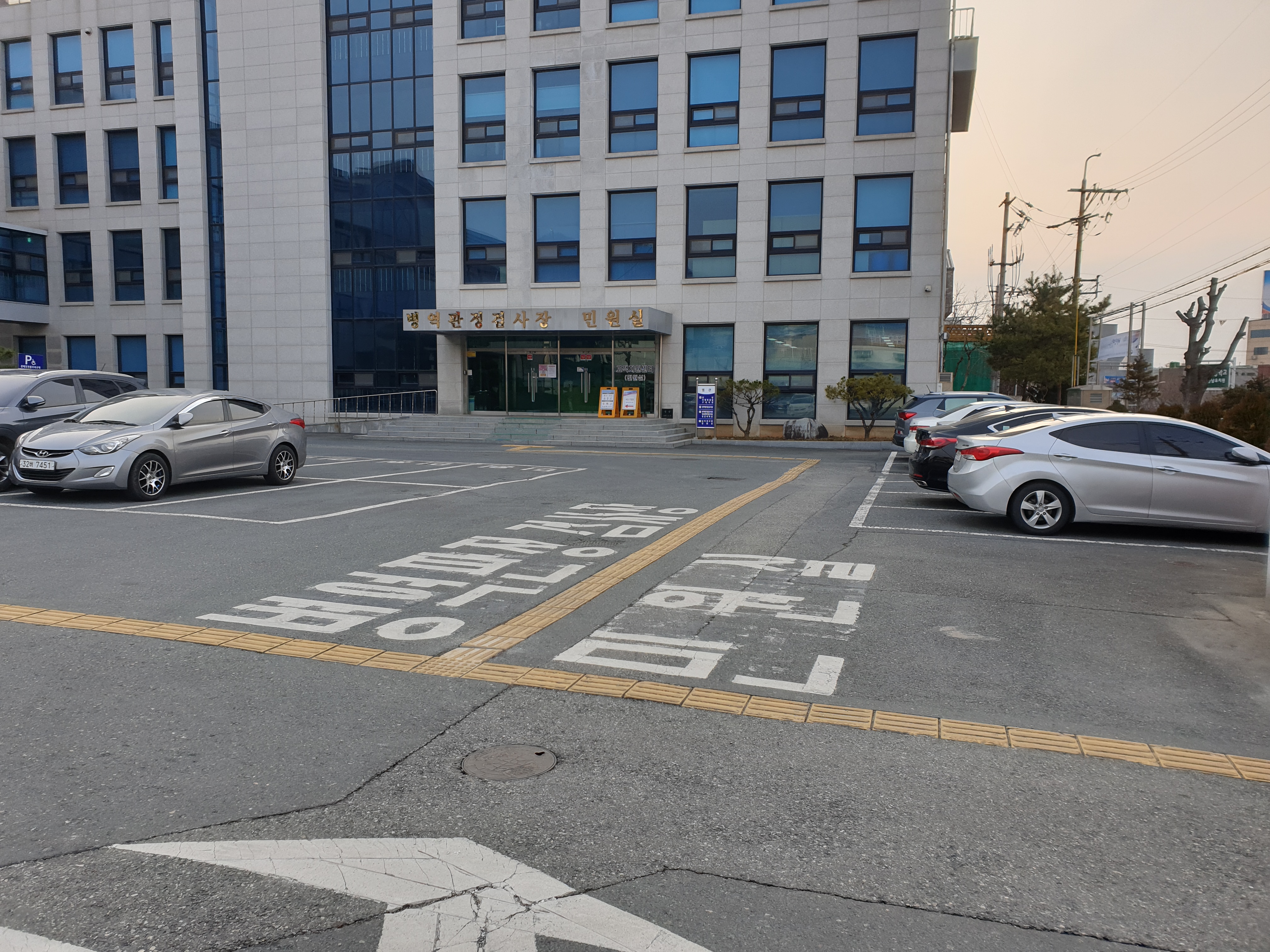 전북지방병무청 본관앞 4