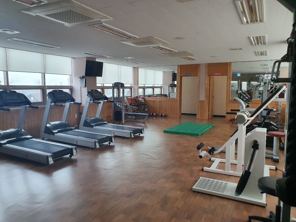 농어촌공공도서관 체력단련실 2
