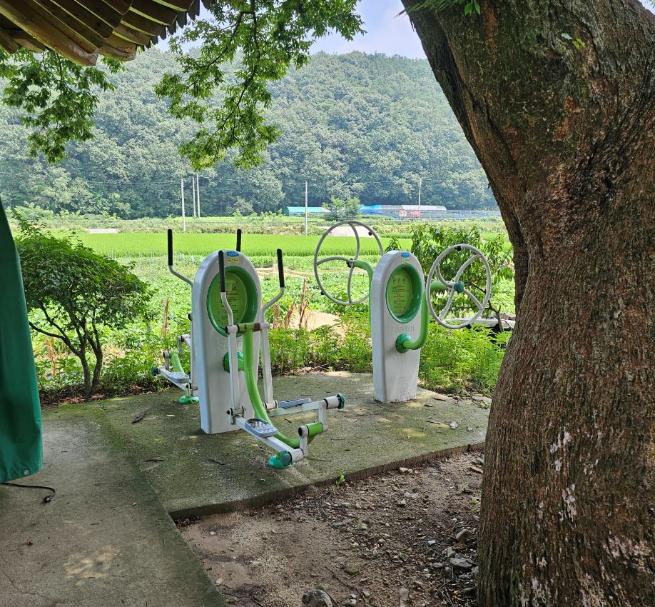 망월동 죽곡마을 야외운동기구 1