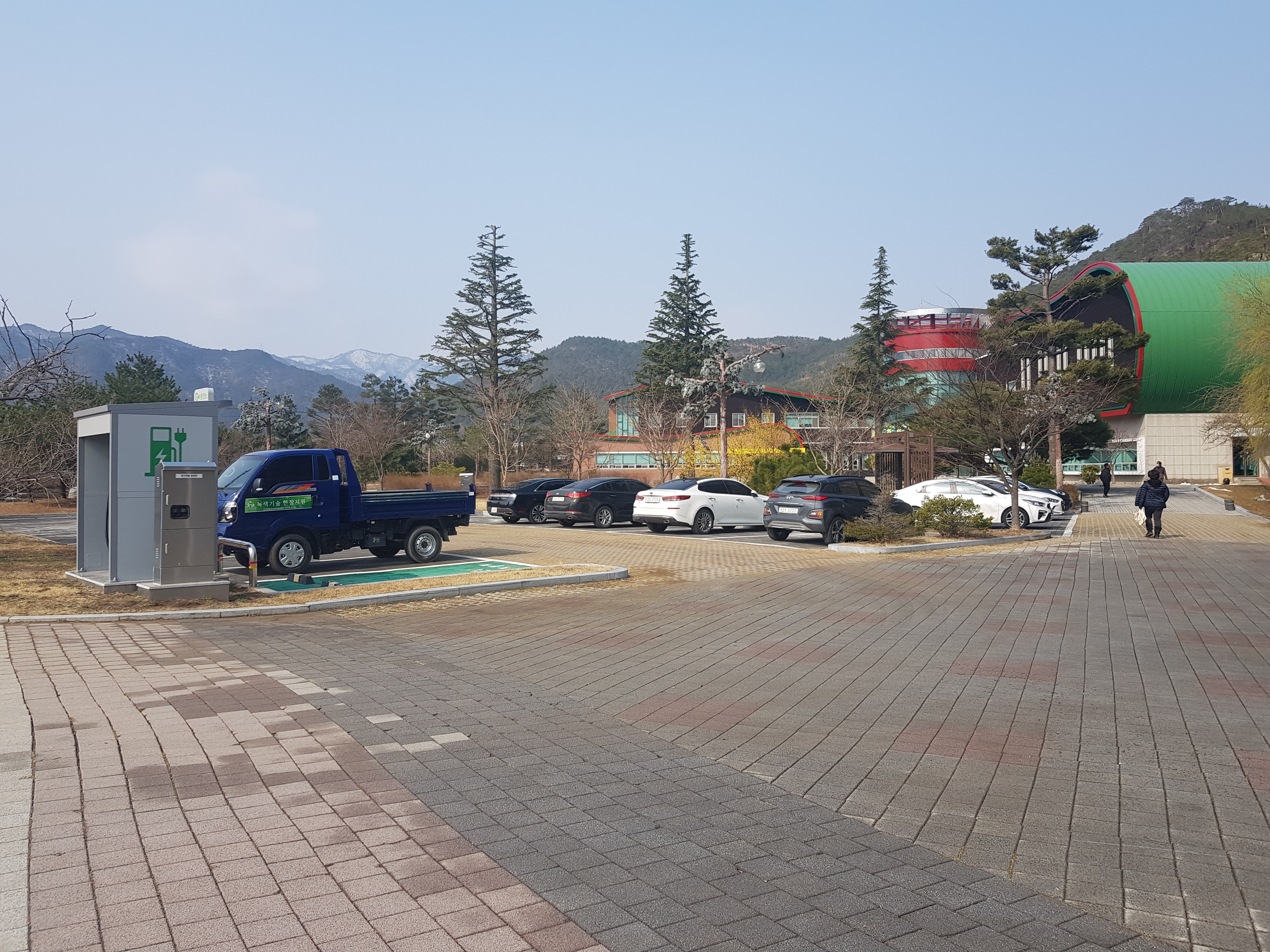연구교육관 주차장 …