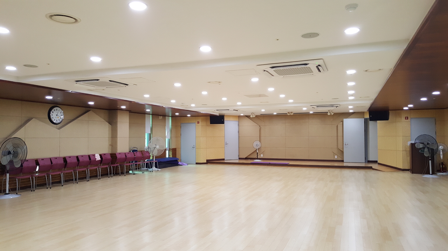 미아동 자치회관 강당 1