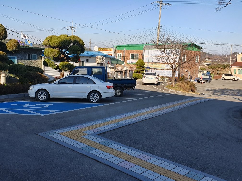 장평면사무소 본관 앞 4