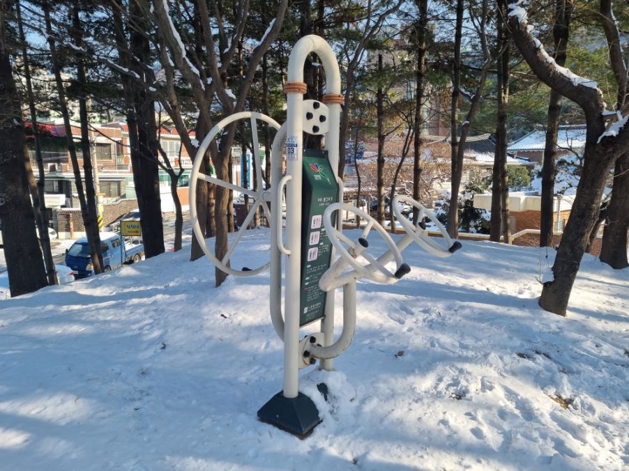 삼정어린이공원 야외운동기구 1